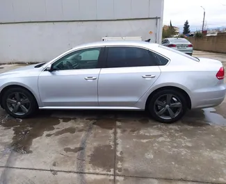 Motore Benzina da 2,5L di Volkswagen Passat 2013 per il noleggio all'aeroporto di Kutaisi.