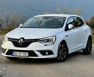 Vista frontale di un noleggio Renault Megane a Budva, Montenegro ✓ Auto #9845. ✓ Cambio Automatico TM ✓ 0 recensioni.