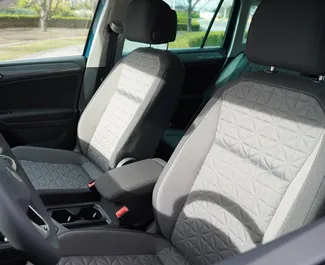 Noleggio Volkswagen Tiguan. Auto Comfort, Crossover per il noleggio in Cechia ✓ Cauzione di Deposito di 600 EUR ✓ Opzioni assicurative RCT, CDW, SCDW, FDW, All'estero, Senza deposito.