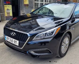 Vista frontale di un noleggio Hyundai Sonata a Tbilisi, Georgia ✓ Auto #9705. ✓ Cambio Automatico TM ✓ 2 recensioni.