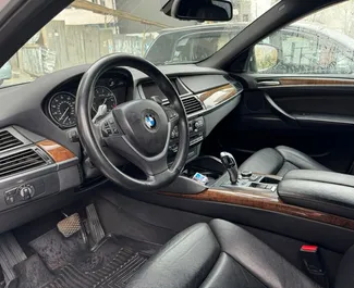 BMW X6 2011 disponibile per il noleggio a Tbilisi, con limite di chilometraggio di illimitato.