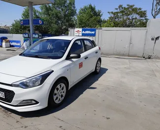 Vista frontale di un noleggio Hyundai i20 a Salonicco, Grecia ✓ Auto #9703. ✓ Cambio Manuale TM ✓ 0 recensioni.