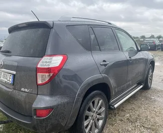 Noleggio auto Toyota Rav4 2013 in Albania, con carburante Diesel e 110 cavalli di potenza ➤ A partire da 45 EUR al giorno.