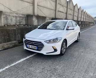 Vista frontale di un noleggio Hyundai Elantra a Durazzo, Albania ✓ Auto #9400. ✓ Cambio Automatico TM ✓ 0 recensioni.