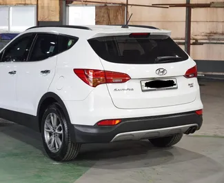 Hyundai Santa Fe 2016 disponibile per il noleggio a Durazzo, con limite di chilometraggio di illimitato.