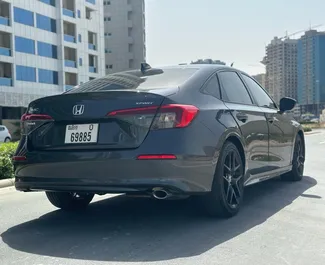 Noleggio Honda Civic. Auto Economica, Comfort per il noleggio negli Emirati Arabi Uniti ✓ Cauzione di Deposito di 1000 AED ✓ Opzioni assicurative RCT.