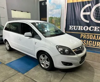 Vista frontale di un noleggio Opel Zafira a Durazzo, Albania ✓ Auto #9802. ✓ Cambio Automatico TM ✓ 0 recensioni.