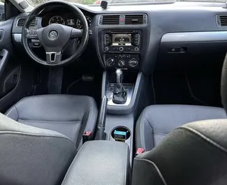 Noleggio Volkswagen Jetta. Auto Economica, Comfort per il noleggio in Albania ✓ Cauzione di Senza deposito ✓ Opzioni assicurative RCT, FDW, All'estero.