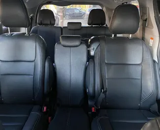 Toyota Sienna 2016 con sistema A trazione anteriore, disponibile a Kutaisi.