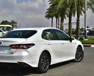 Vista frontale di un noleggio Toyota Camry a Dubai, Emirati Arabi Uniti ✓ Auto #9955. ✓ Cambio Automatico TM ✓ 0 recensioni.