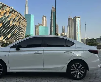 Vista frontale di un noleggio Honda City a Dubai, Emirati Arabi Uniti ✓ Auto #9954. ✓ Cambio Automatico TM ✓ 0 recensioni.