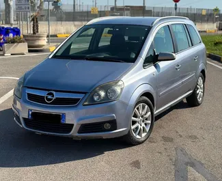 Vista frontale di un noleggio Opel Zafira a Durazzo, Albania ✓ Auto #9898. ✓ Cambio Manuale TM ✓ 2 recensioni.