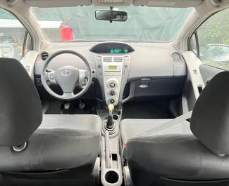 Noleggio Toyota Yaris. Auto Economica, Comfort per il noleggio in Albania ✓ Cauzione di Deposito di 100 EUR ✓ Opzioni assicurative RCT, CDW, FDW.