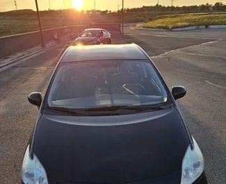 Noleggio auto Toyota Prius 2013 in Georgia, con carburante Ibrido e 120 cavalli di potenza ➤ A partire da 62 GEL al giorno.