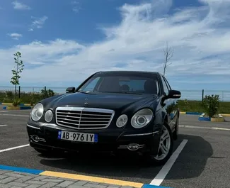Vista frontale di un noleggio Mercedes-Benz E-Class a Durazzo, Albania ✓ Auto #10231. ✓ Cambio Automatico TM ✓ 0 recensioni.