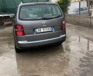 Noleggio Volkswagen Touran. Auto Comfort, Monovolume per il noleggio in Albania ✓ Cauzione di Deposito di 100 EUR ✓ Opzioni assicurative RCT, CDW, FDW.