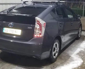 Motore Ibrido da 1,8L di Toyota Prius 2014 per il noleggio a Kutaisi.