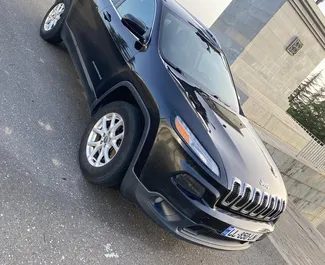 Noleggio auto Jeep Cherokee 2015 in Georgia, con carburante Benzina e 190 cavalli di potenza ➤ A partire da 110 GEL al giorno.