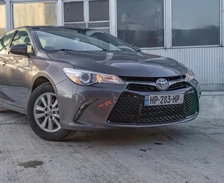 Motore Ibrido da 2,5L di Toyota Camry 2016 per il noleggio a Tbilisi.