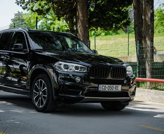 Vista frontale di un noleggio BMW X5 a Tbilisi, Georgia ✓ Auto #9918. ✓ Cambio Automatico TM ✓ 1 recensioni.