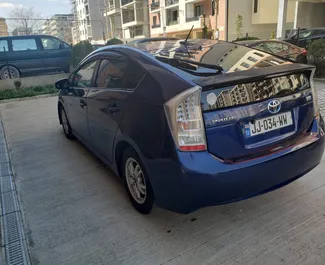 Interni di Toyota Prius in affitto in Georgia. Un'ottima auto da 5 posti con cambio Automatico.