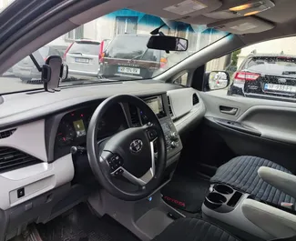 Noleggio Toyota Sienna. Auto Comfort, Monovolume per il noleggio in Georgia ✓ Cauzione di Senza deposito ✓ Opzioni assicurative RCT, FDW, Passeggeri, Furto, Senza deposito.