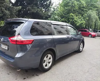 Noleggio auto Toyota Sienna 2015 in Georgia, con carburante Benzina e 265 cavalli di potenza ➤ A partire da 168 GEL al giorno.