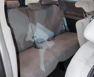 Interni di Toyota Sienna in affitto in Georgia. Un'ottima auto da 8 posti con cambio Automatico.