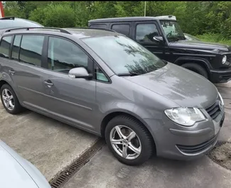 Noleggio auto Volkswagen Touran #10084 Manuale all'aeroporto di Tirana, dotata di motore 2,0L ➤ Da Kristi in Albania.