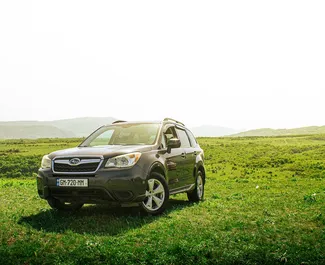 Vista frontale di un noleggio Subaru Forester a Tbilisi, Georgia ✓ Auto #10141. ✓ Cambio Automatico TM ✓ 0 recensioni.