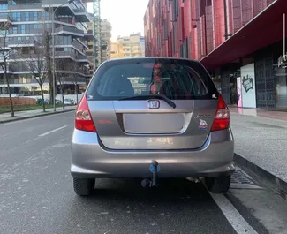 Interni di Honda Jazz in affitto in Albania. Un'ottima auto da 5 posti con cambio Automatico.