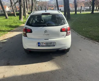 Noleggio Citroen C3. Auto Economica, Comfort, Crossover per il noleggio in Montenegro ✓ Cauzione di Deposito di 100 EUR ✓ Opzioni assicurative RCT, SCDW, Passeggeri, All'estero, Giovane.