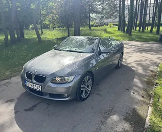 Vista frontale di un noleggio BMW 3-series Cabrio a Budva, Montenegro ✓ Auto #10251. ✓ Cambio Manuale TM ✓ 0 recensioni.