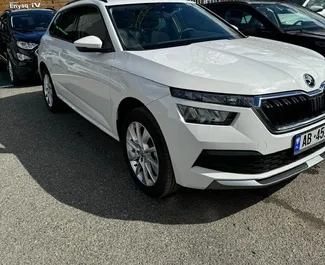 Vista frontale di un noleggio Skoda Kamiq a Tirana, Albania ✓ Auto #10133. ✓ Cambio Automatico TM ✓ 0 recensioni.