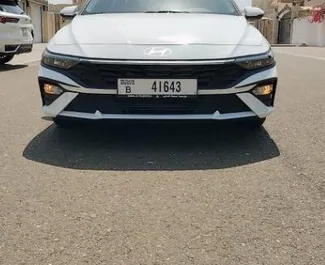 Vista frontale di un noleggio Hyundai Elantra a Dubai, Emirati Arabi Uniti ✓ Auto #10056. ✓ Cambio Automatico TM ✓ 0 recensioni.