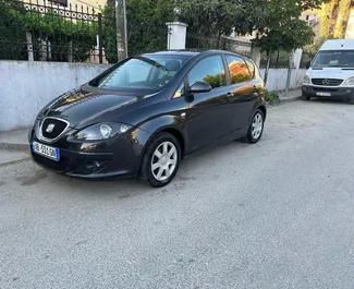 Vista frontale di un noleggio SEAT Altea all'aeroporto di Tirana, Albania ✓ Auto #10047. ✓ Cambio Automatico TM ✓ 0 recensioni.