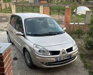 Vista frontale di un noleggio Renault Scenic a Tirana, Albania ✓ Auto #10066. ✓ Cambio Automatico TM ✓ 0 recensioni.