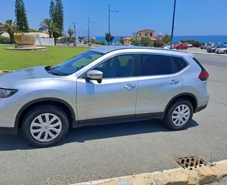 Vista frontale di un noleggio Nissan X-Trail a Limassol, Cipro ✓ Auto #10152. ✓ Cambio Automatico TM ✓ 0 recensioni.