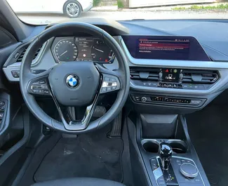 BMW 116d 2023 disponibile per il noleggio a Rafailovici, con limite di chilometraggio di illimitato.