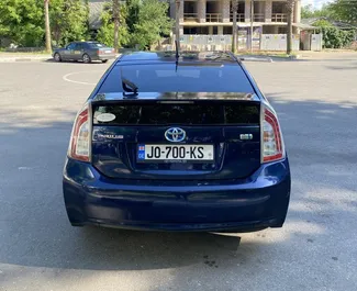 Interni di Toyota Prius in affitto in Georgia. Un'ottima auto da 5 posti con cambio Automatico.