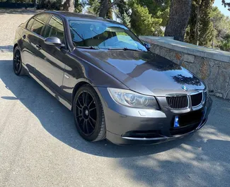 Vista frontale di un noleggio BMW 320d a Durazzo, Albania ✓ Auto #9893. ✓ Cambio Manuale TM ✓ 2 recensioni.