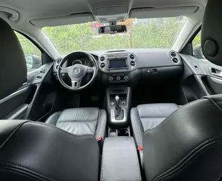 Noleggio Volkswagen Tiguan. Auto Comfort, Crossover per il noleggio in Albania ✓ Cauzione di Deposito di 100 EUR ✓ Opzioni assicurative RCT, All'estero.