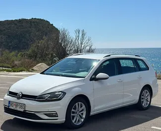 Vista frontale di un noleggio Volkswagen Golf Variant a Rafailovici, Montenegro ✓ Auto #10021. ✓ Cambio Automatico TM ✓ 0 recensioni.