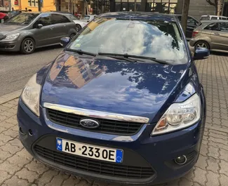 Vista frontale di un noleggio Ford Focus a Durazzo, Albania ✓ Auto #10233. ✓ Cambio Manuale TM ✓ 0 recensioni.