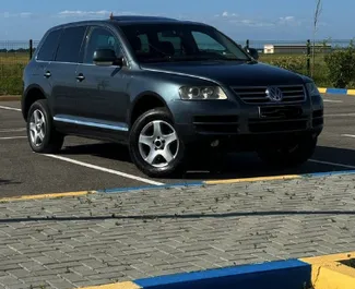 Vista frontale di un noleggio Volkswagen Touareg a Durazzo, Albania ✓ Auto #10262. ✓ Cambio Automatico TM ✓ 0 recensioni.