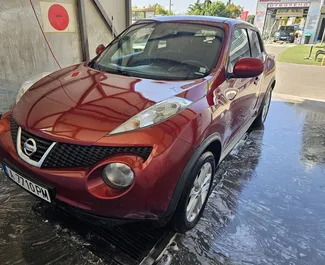 Vista frontale di un noleggio Nissan Juke a Burgas, Bulgaria ✓ Auto #10504. ✓ Cambio Automatico TM ✓ 0 recensioni.