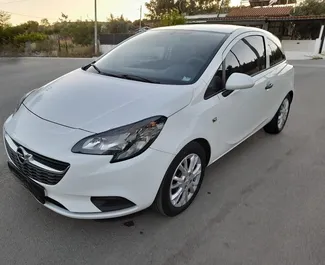 Vista frontale di un noleggio Opel Corsa a Mitilene, Grecia ✓ Auto #10483. ✓ Cambio Manuale TM ✓ 0 recensioni.