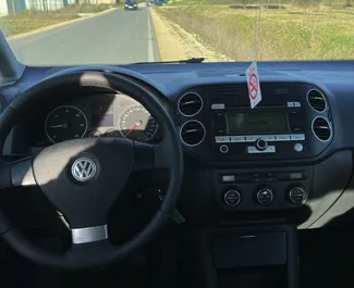 Noleggio Volkswagen Golf Plus. Auto Economica, Comfort, Monovolume per il noleggio in Albania ✓ Cauzione di Senza deposito ✓ Opzioni assicurative RCT.