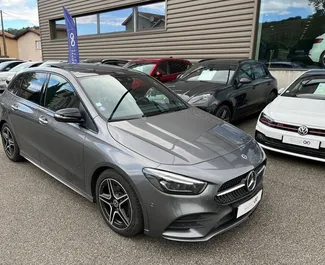 Vista frontale di un noleggio Mercedes-Benz B-Class a Belgrado, Serbia ✓ Auto #10348. ✓ Cambio Automatico TM ✓ 0 recensioni.