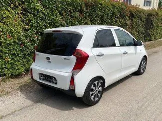 Vista frontale di un noleggio Kia Picanto a Mitilene, Grecia ✓ Auto #10405. ✓ Cambio Manuale TM ✓ 0 recensioni.